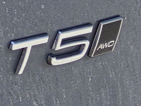 Used 2022 Volvo XC40 T5 R-Design w/ Advanced Package AWD/4WD image 21