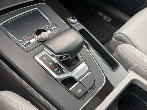 Used 2019 Audi Q5 Prestige w/ Prestige Package AWD/4WD image 17