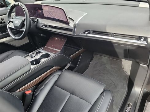 Used 2026 Cadillac Vistiq Luxury image 27