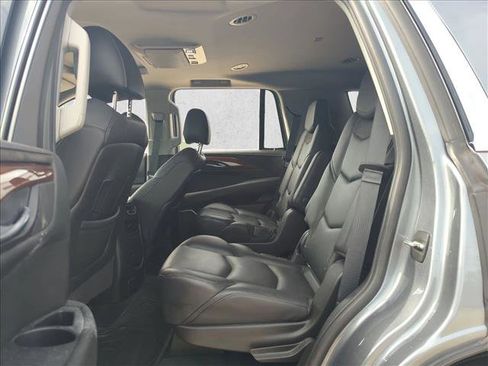 Used 2018 Cadillac Escalade Premium Luxury image 18