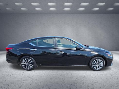 Used 2024 Nissan Altima 2.5 SV FWD image 8