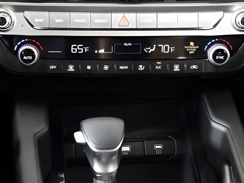 Used 2024 Kia Telluride LX image 44