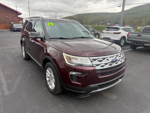 Used 2019 Ford Explorer XLT w/ Equipment Group 202A AWD/4WD image 1