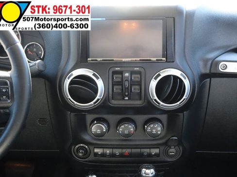 Used 2013 Jeep Wrangler Unlimited Sahara w/ Connectivity Group AWD/4WD image 18