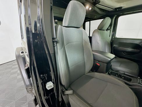 Used 2025 Jeep Wrangler Willys image 28