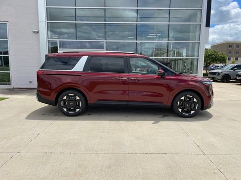 New 2026 Kia Carnival EX FWD image 4