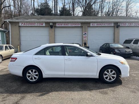 Used 2011 Toyota Camry LE w/ LE Extra-Value Pkg image 3