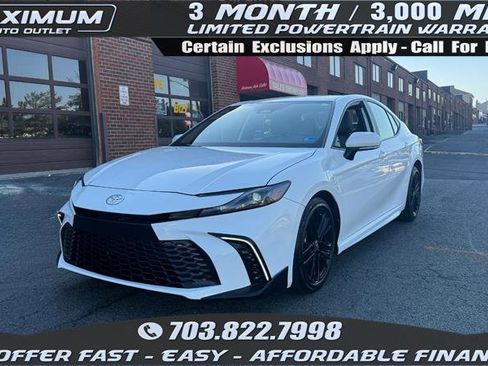 Used 2025 Toyota Camry SE w/ Convenience Package FWD image 1
