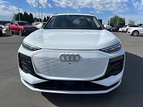 Used 2025 Audi Q6 e-tron Premium Plus w/ Premium Plus AWD/4WD image 8
