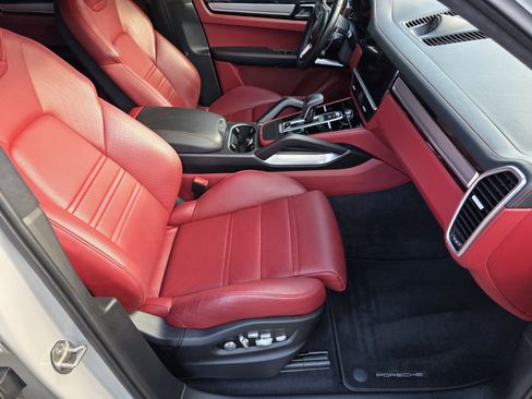 Used 2021 Porsche Cayenne Turbo S image 3