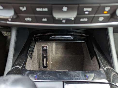 Used 2018 Maserati Levante image 24