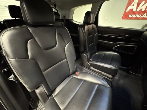 Used 2025 Kia Telluride S AWD/4WD image 14