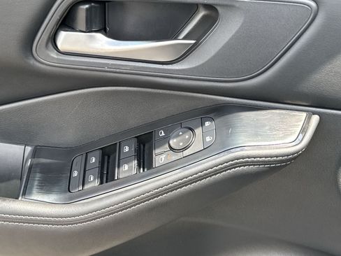 Used 2026 Nissan Rogue SV AWD/4WD image 15