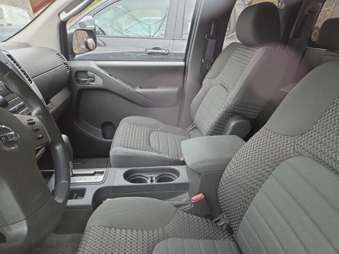 Used 2009 Nissan Frontier SE w/ SE Value Truck Pkg AWD/4WD image 10