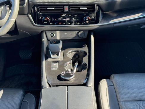 Used 2023 Nissan Rogue Platinum w/ Platinum Premium Package image 14