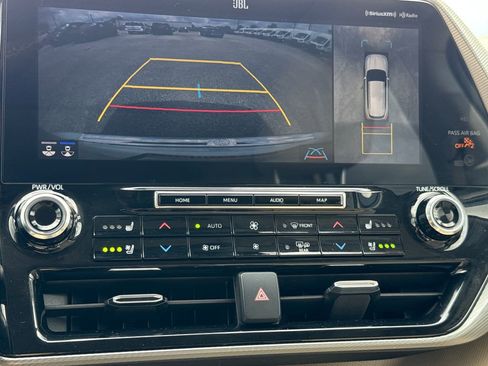 Used 2021 Toyota Highlander Platinum FWD image 22