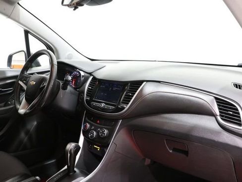 Used 2021 Chevrolet Trax LT w/ Driver Confidence Package FWD image 16
