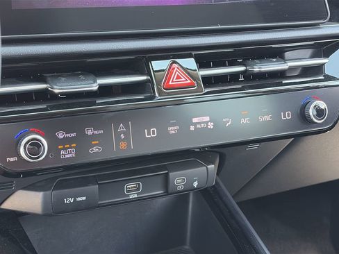 Certified 2024 Kia Niro EX FWD image 26