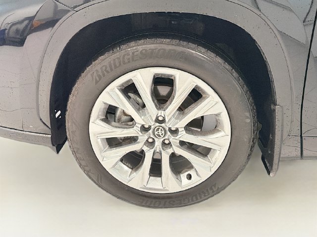 Certified 2025 Toyota Highlander Limited AWD/4WD image 26