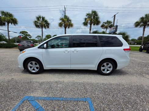 Used 2012 Toyota Sienna LE FWD image 2