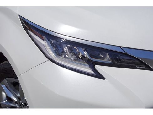 Certified 2023 Toyota Sienna Limited AWD/4WD image 2