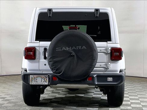 Used 2018 Jeep Wrangler Unlimited Sahara image 3