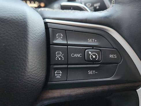 Used 2021 Jeep Grand Cherokee L Limited AWD/4WD image 26