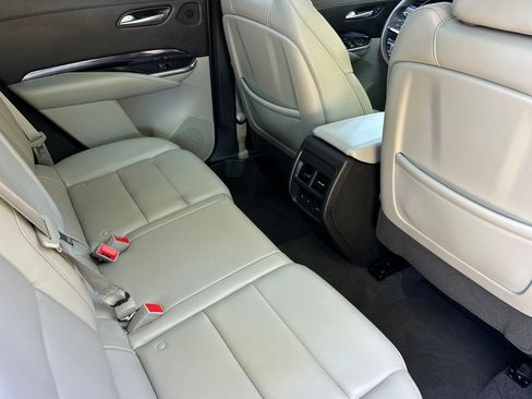 Used 2023 Cadillac XT4 Luxury w/ Cold Weather Package AWD/4WD image 33