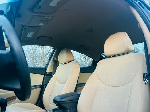 Used 2013 Hyundai Elantra GLS w/ Preferred Pkg image 29