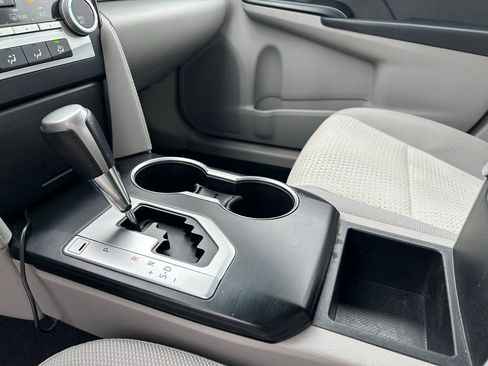 Used 2014 Toyota Camry L image 23