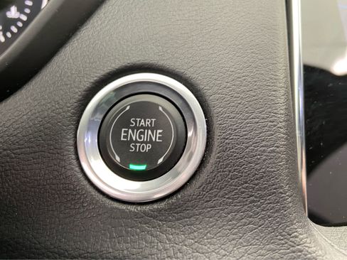 Used 2019 Cadillac XT4 Premium Luxury image 39