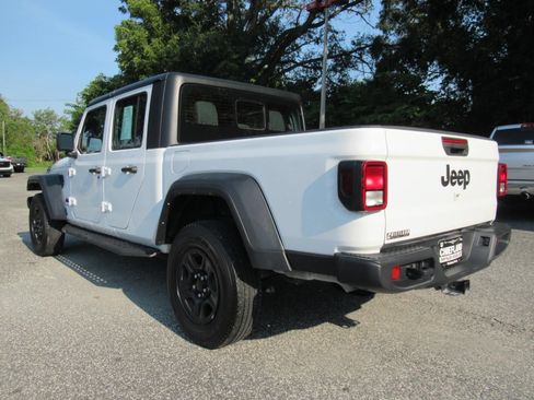 Certified 2024 Jeep Gladiator Sport AWD/4WD image 5