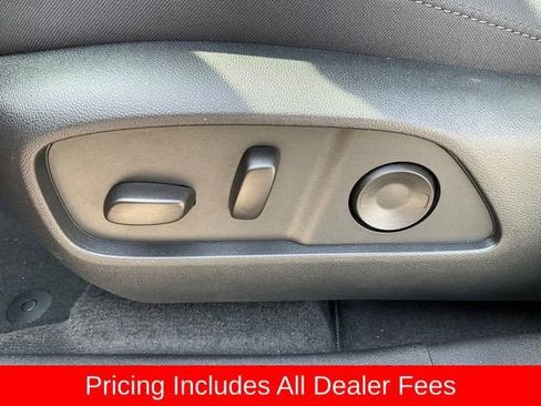 New 2026 Chevrolet Equinox LT w/ Convenience Package II AWD/4WD image 3