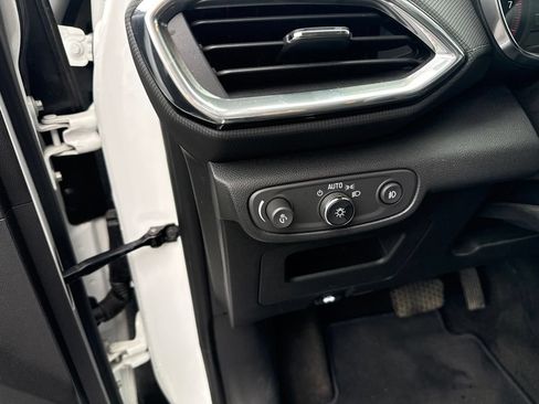 Used 2022 Chevrolet TrailBlazer LT w/ Convenience Package FWD image 11