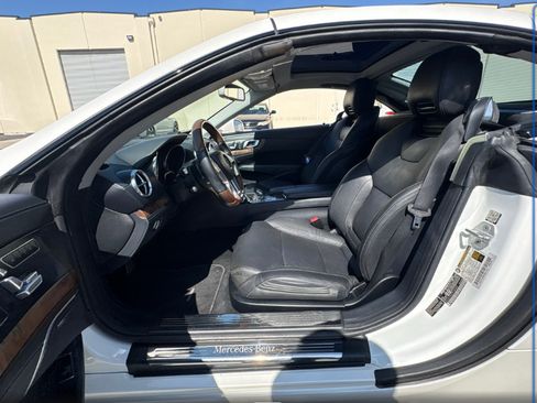 Used 2016 Mercedes-Benz SL 550 w/ Driver Assistance Package image 9