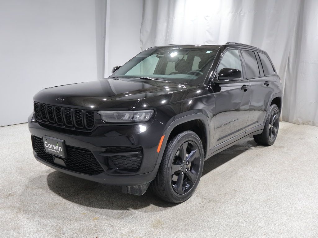 Certified 2023 Jeep Grand Cherokee Altitude AWD/4WD image 7