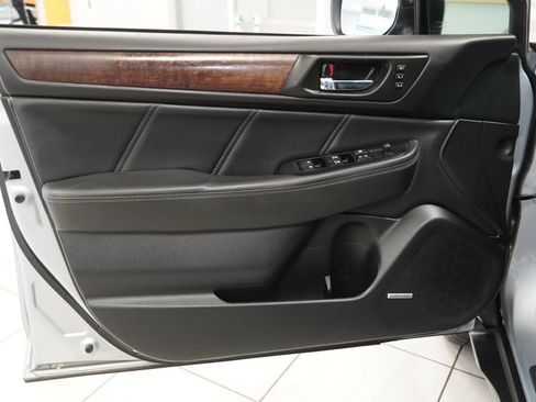 Used 2018 Subaru Outback 3.6R Limited AWD/4WD image 19