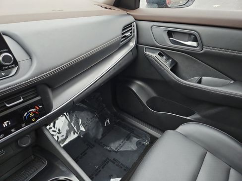 Certified 2023 Nissan Rogue SV w/ SV Premium B Package image 24