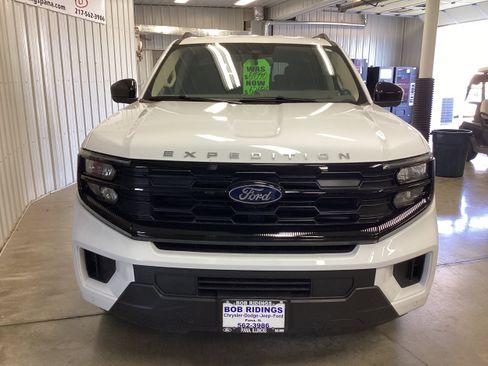 Used 2025 Ford Expedition Active AWD/4WD image 7