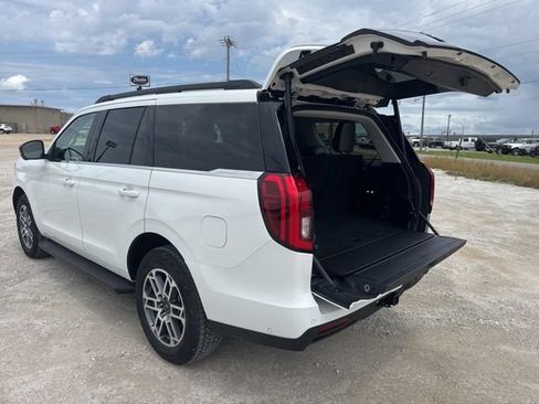 Used 2025 Ford Expedition Active AWD/4WD image 5