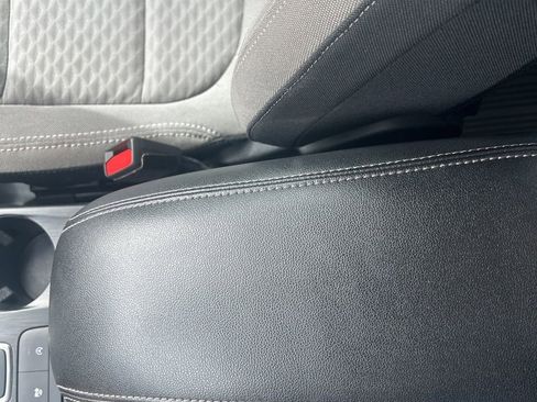 Used 2022 Ford Escape SE w/ SE Sport Appearance Package image 22