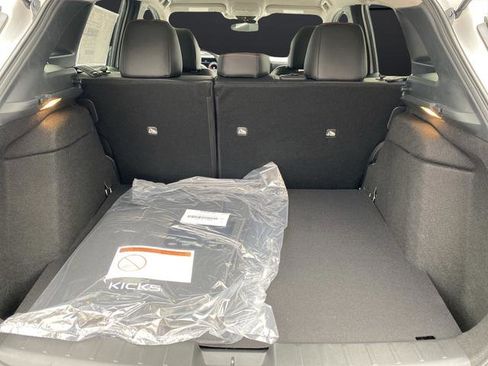 New 2026 Nissan Kicks SR w/ Cold Weather Package AWD/4WD image 13