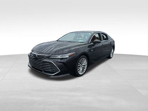 Used 2020 Toyota Avalon Limited image 3