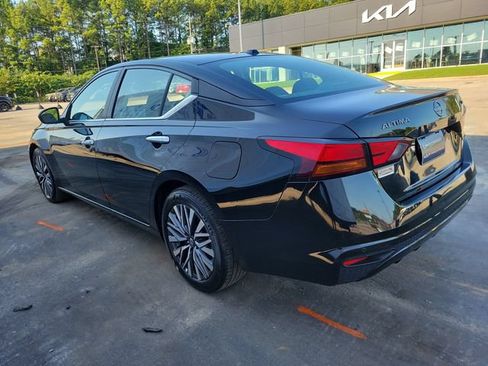 Used 2025 Nissan Altima 2.5 SV FWD image 7