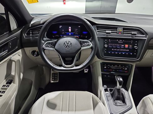 Certified 2023 Volkswagen Tiguan SE R-Line FWD image 9