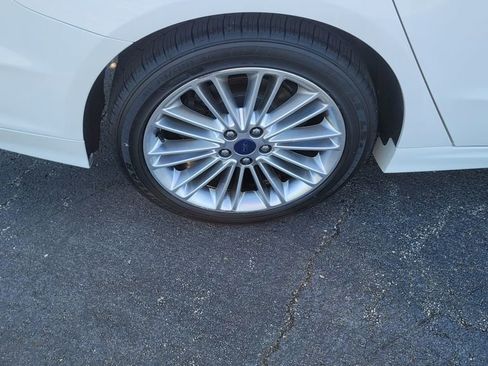 Used 2015 Ford Fusion SE w/ Equipment Group 202A FWD image 13