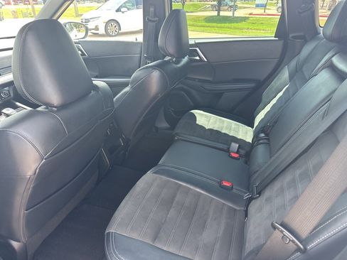 Used 2023 Mitsubishi Outlander SE image 12