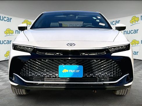 Used 2025 Toyota Crown Platinum image 2