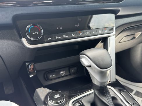 Used 2022 Kia Seltos S FWD image 27