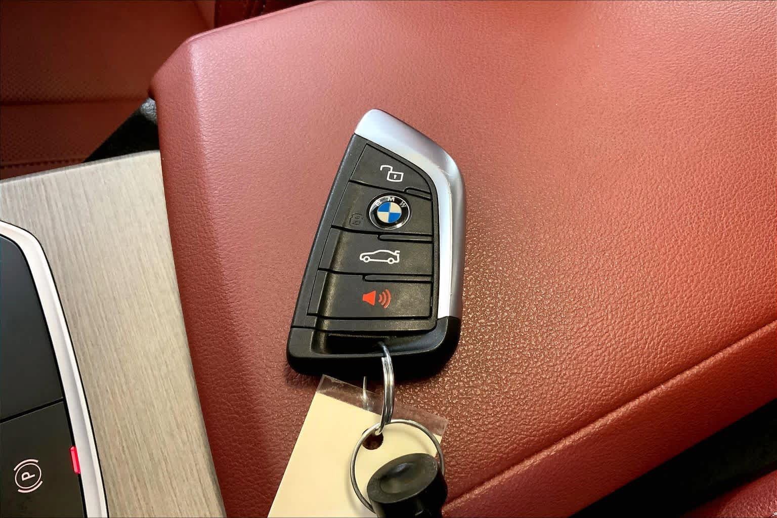 Used 2025 BMW 330i xDrive Sedan AWD/4WD image 14
